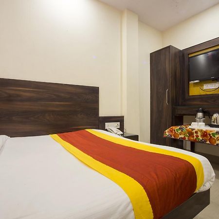 Optimum Oxford International Hotel New Delhi Bagian luar foto
