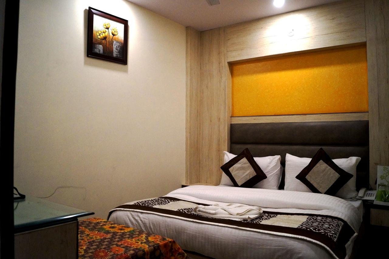 Optimum Oxford International Hotel New Delhi Bagian luar foto