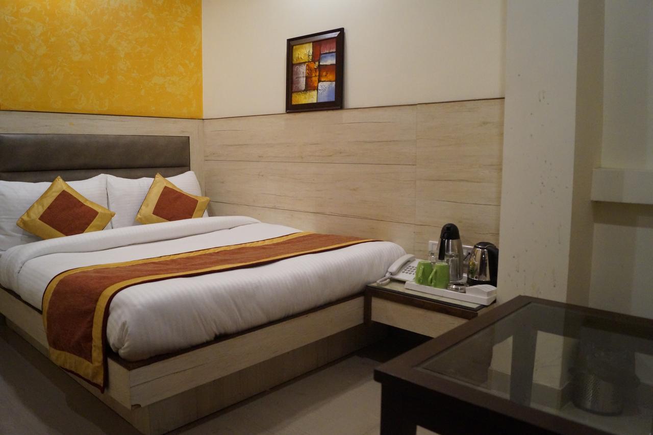 Optimum Oxford International Hotel New Delhi Bagian luar foto