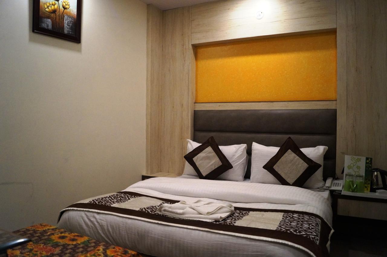 Optimum Oxford International Hotel New Delhi Bagian luar foto