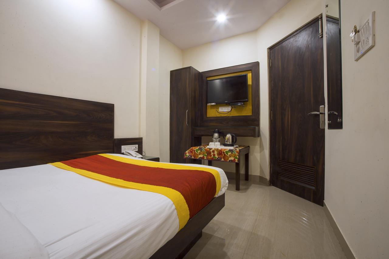 Optimum Oxford International Hotel New Delhi Bagian luar foto
