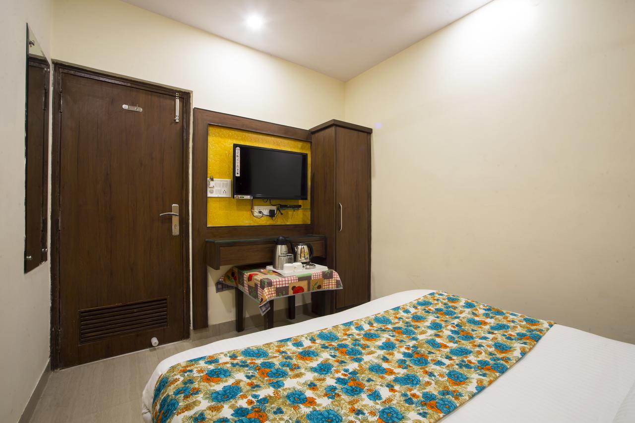 Optimum Oxford International Hotel New Delhi Bagian luar foto