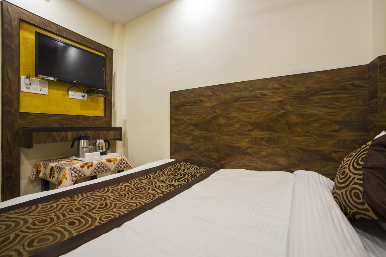 Optimum Oxford International Hotel New Delhi Bagian luar foto