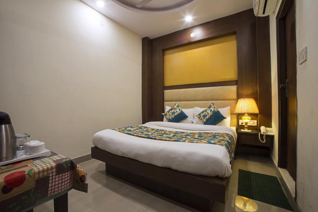 Optimum Oxford International Hotel New Delhi Bagian luar foto