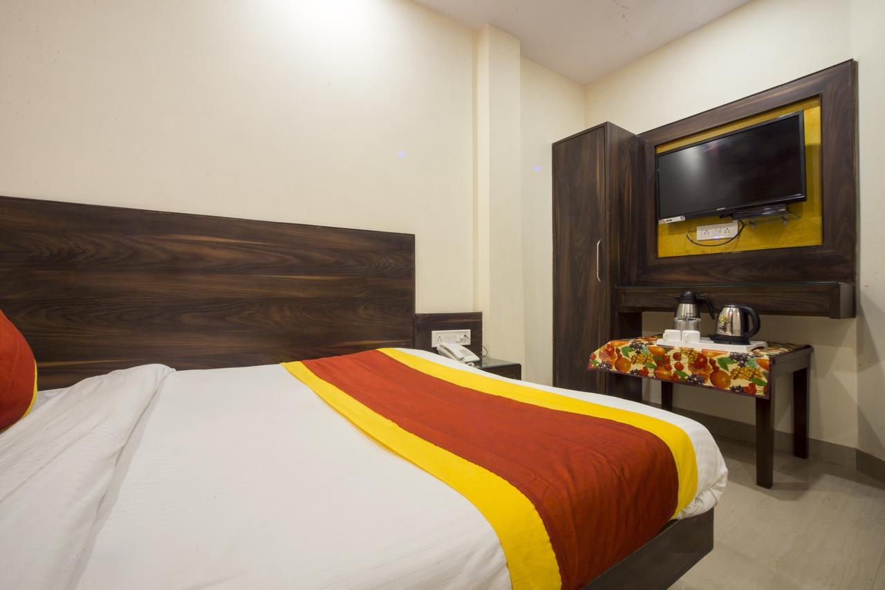 Optimum Oxford International Hotel New Delhi Bagian luar foto